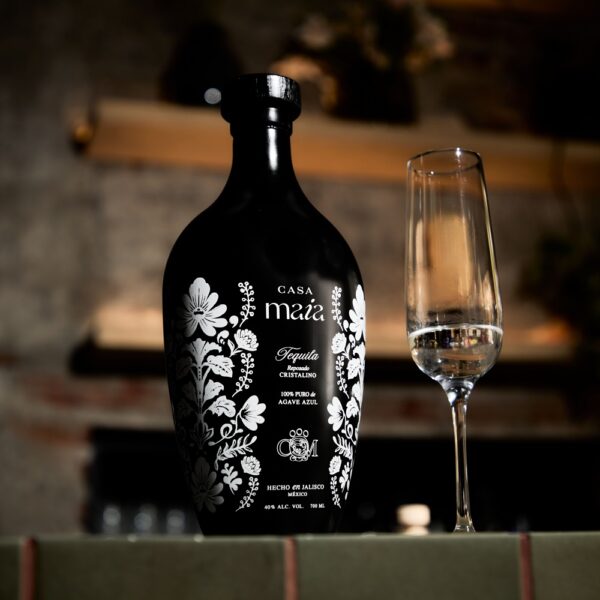 Botella de Casa Maia, tequila premium elaborado en Jalisco y premiado internacionalmente.