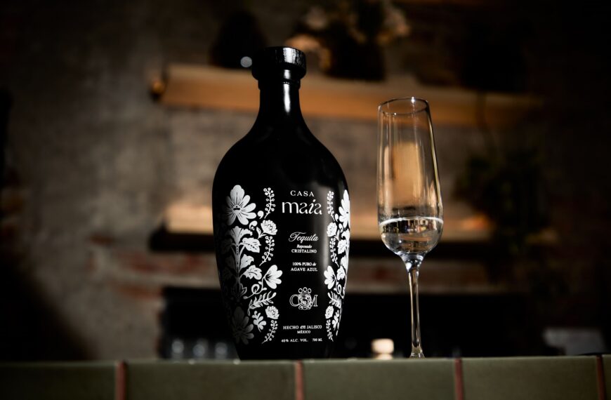 Botella de Casa Maia, tequila premium elaborado en Jalisco y premiado internacionalmente.