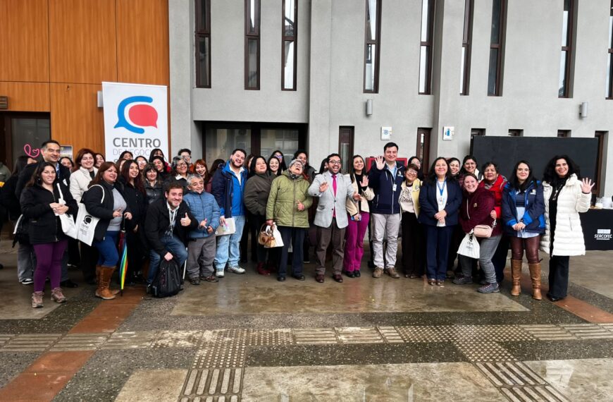 Participantes de la Academia de Mujeres Empresarias durante la primera jornada de capacitación en Mariquina.