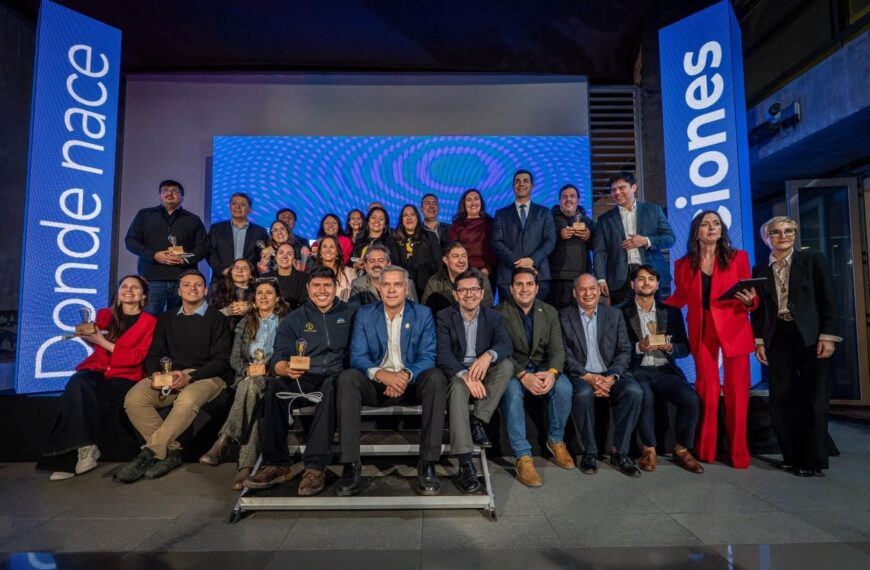 Representantes de los proyectos ganadores de AntofaEmprende 2026 durante la presentación del programa.