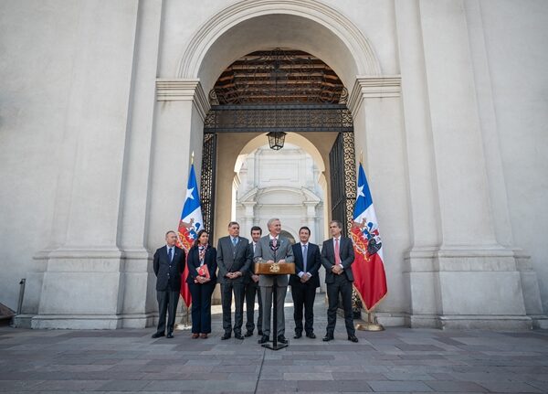 Kast busca ordenar al oficialismo en medio de crecientes tensiones políticas