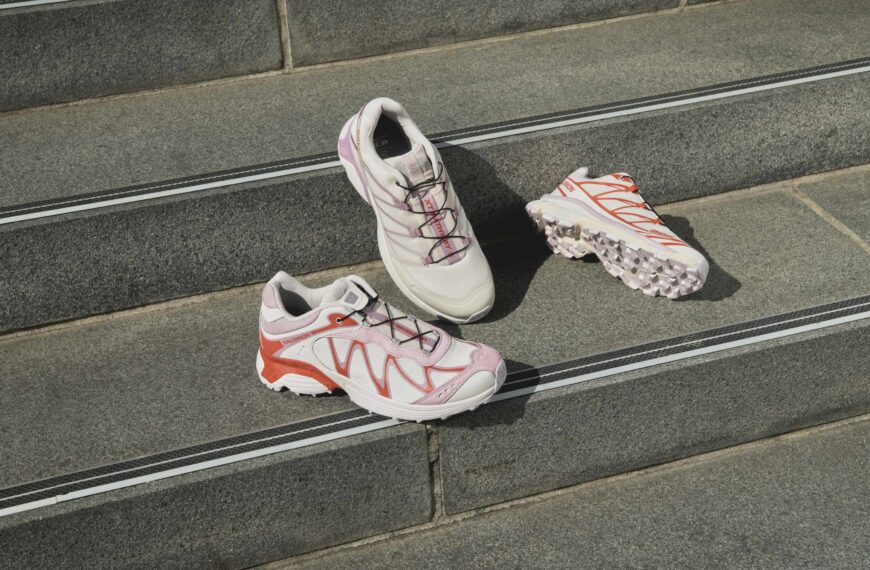 Zapatillas de estética urbana inspiradas en la moda de los años 2010, con colores intensos y materiales translúcidos.