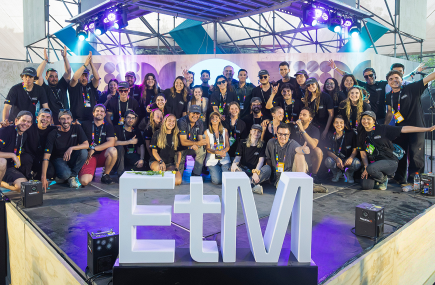 Equipo organizador de EtMday reunido durante una edición del encuentro de emprendimiento, innovación e inversión en Chile.