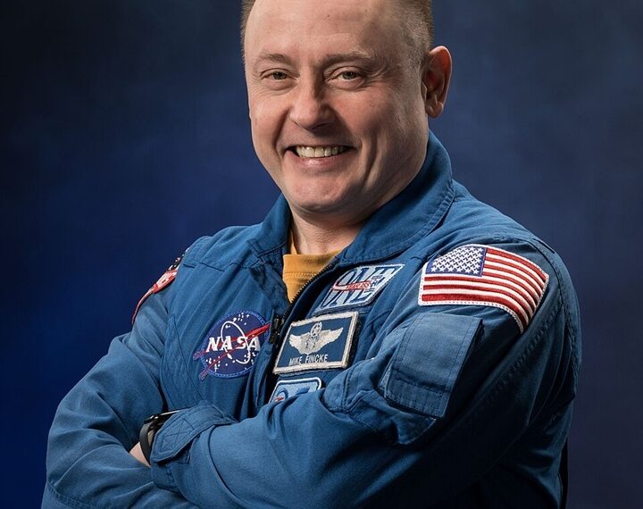 Mike Fincke deja la NASA tras 30 años, meses después de misterioso episodio médico&hellip;