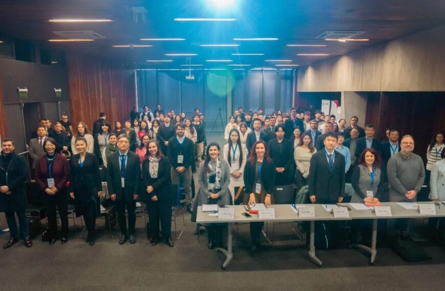 Jóvenes de China y Latinoamérica buscan…