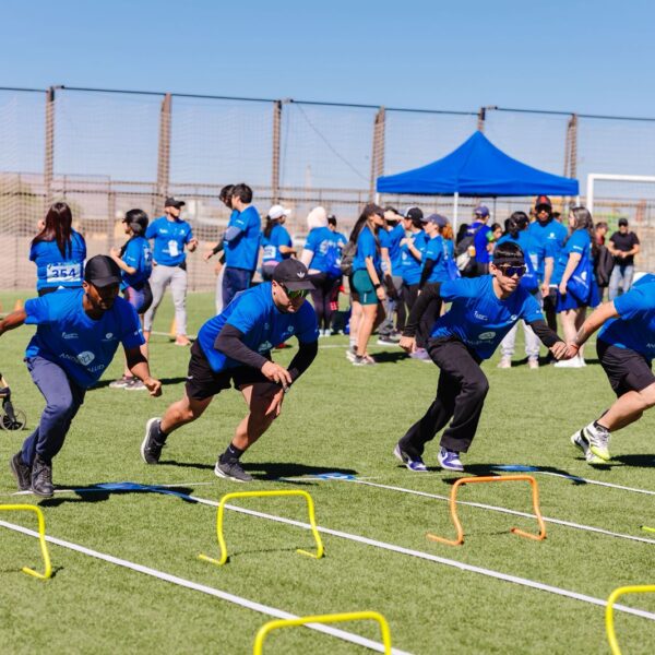 Participantes de las Olimpiadas de Bajo Rendimiento realizan pruebas recreativas en una de las jornadas desarrolladas en Chile.