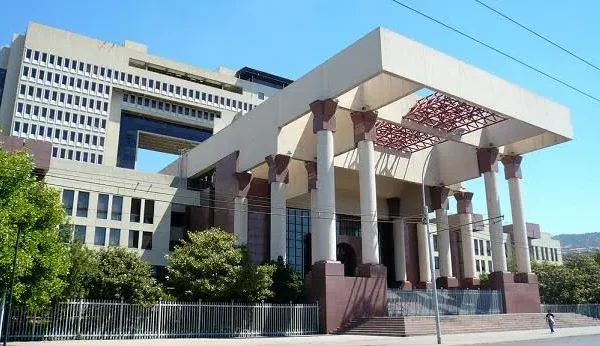 Dependencias del congreso nacional en el contexto de la investigación por eventuales irregularidades en licitaciones del Programa de Alimentación Escolar.
