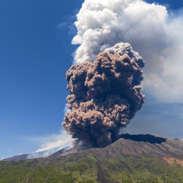 Etna vuelve a entrar en erupción tras la muerte de un turista alcanzado por&hellip;