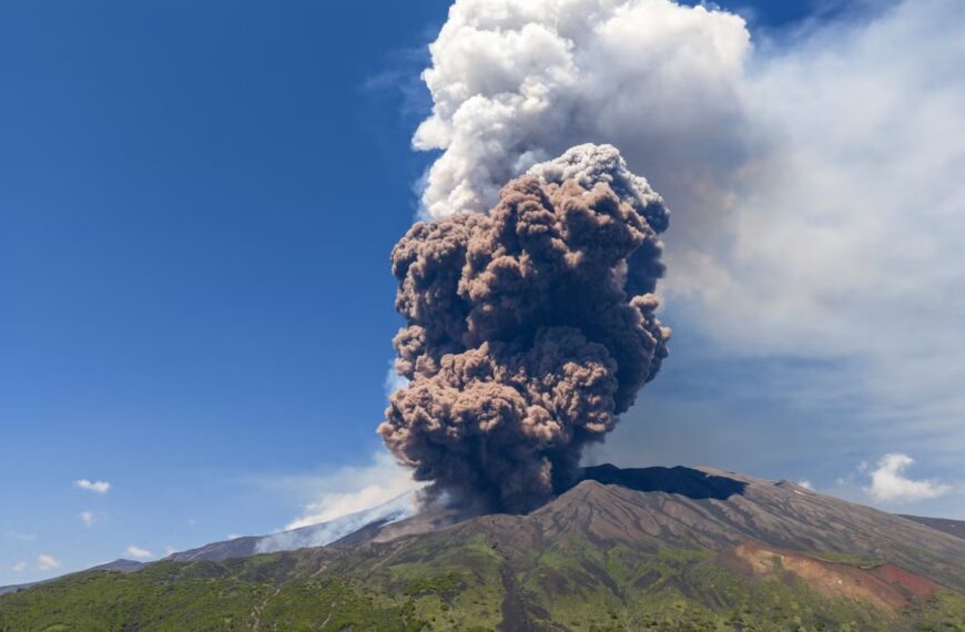 Etna vuelve a entrar en erupción tras la muerte de un turista alcanzado por&hellip;
