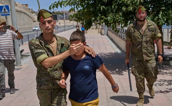 España prepara traslado de menores migrantes desde Ceuta ante oferta de Marruecos