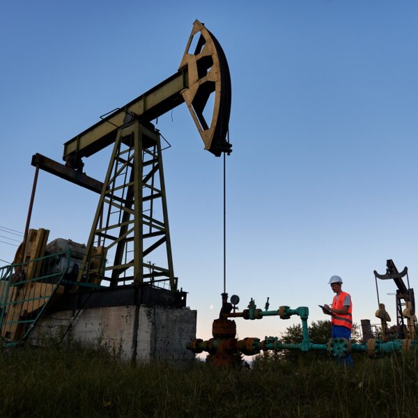 Trump y Delcy Rodríguez anuncian acuerdo petrolero por 65 mil millones de barriles