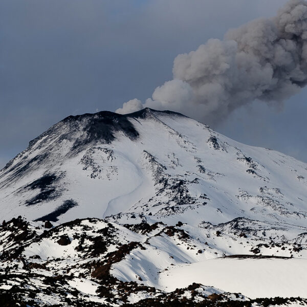 Nevados de Chillán despierta con una columna de piroclastos