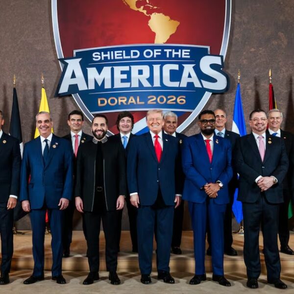 El “Escudo de las Américas” se instala en el centro de una incómoda cita&hellip;