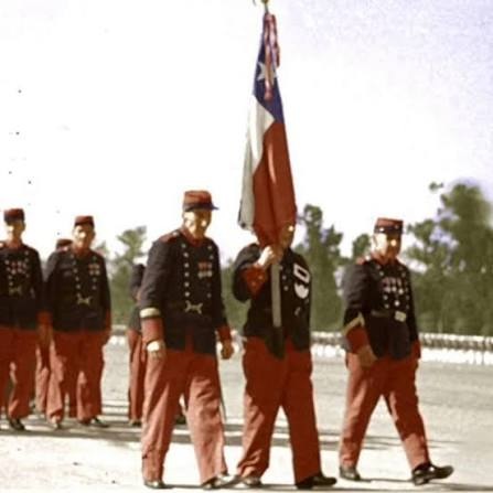 Veteranos chilenos de la Guerra del Pacífico, que desfilan durante la Parada Militar en Santiago en 1941. Fotografía de Miguel Rubio Feliz.
