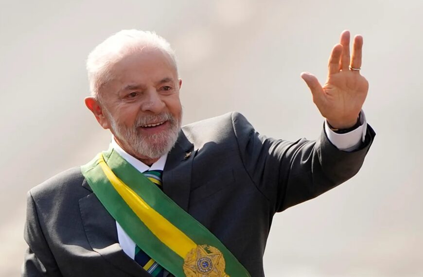 A 17 días de las urnas, Lula sube el Bolsa Família un 15%