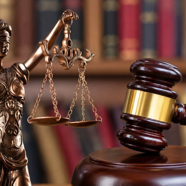 Suprema remueve a 11 jueces por viajar mientras estaban con licencia médica