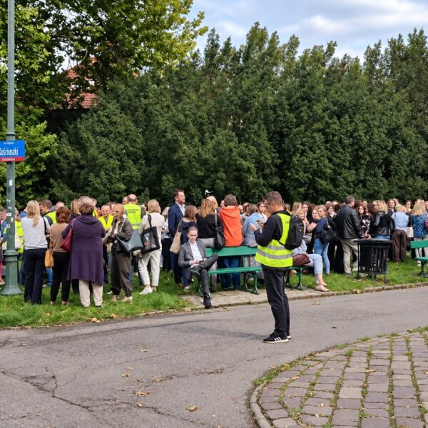 Polonia mira al cielo: ataque ruso a cuatro kilómetros de la frontera activa evacuaciones