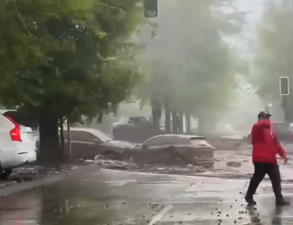 Aluvión arrastra autos y buses en&hellip;